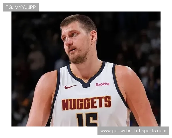 约基奇低位单手勾射命中，掘金稳扎稳打